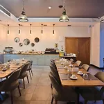 Four-g Hotel 3*