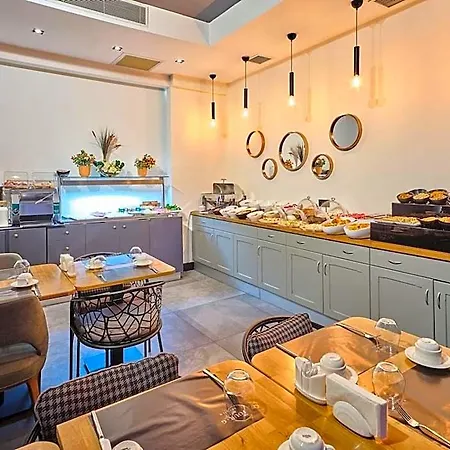Four-g Hotel