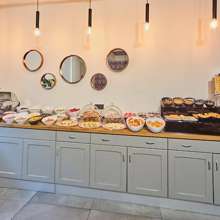 Four-g Ξενοδοχείο 3*